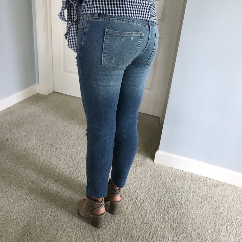 Distressed Ankle Length Jeans - Picture 3 of 8